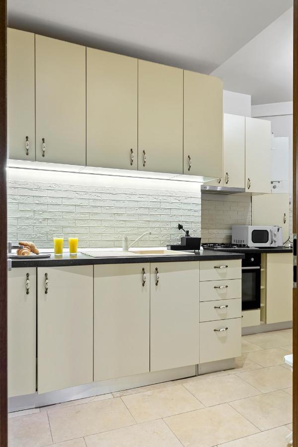City Heart Retreat Elegant Apartment Бухарест Экстерьер фото
