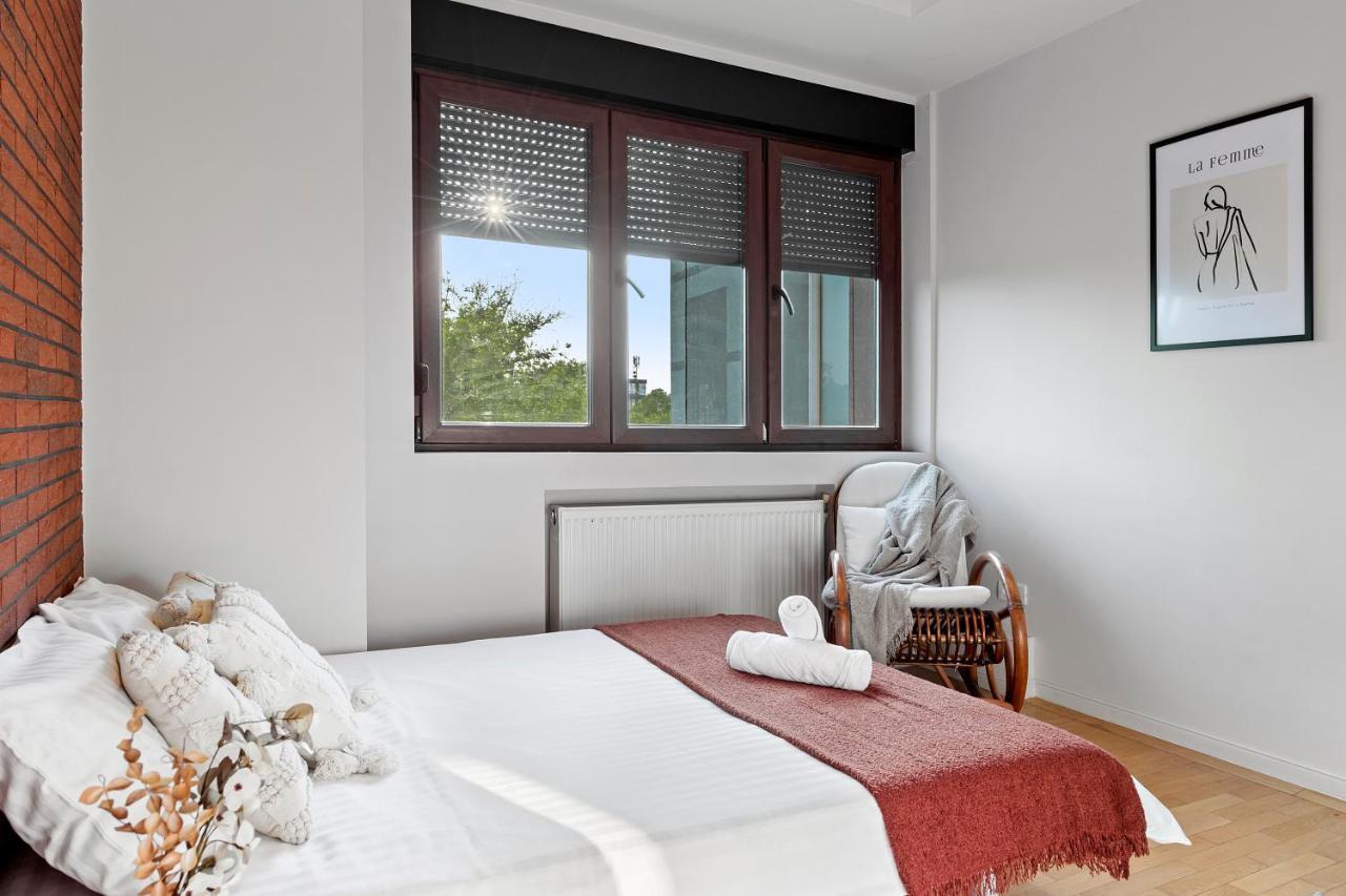 City Heart Retreat Elegant Apartment Бухарест Экстерьер фото