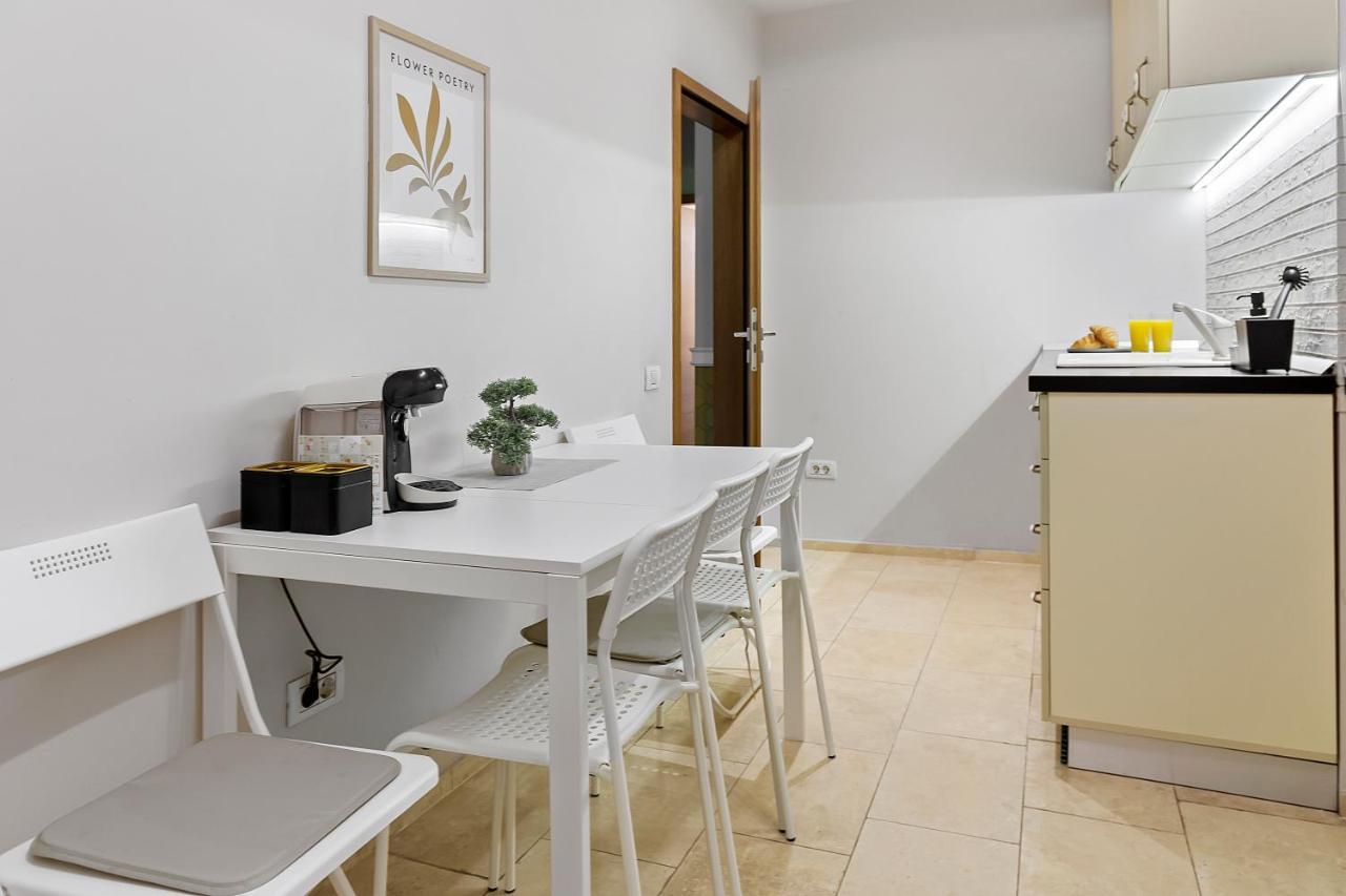 City Heart Retreat Elegant Apartment Бухарест Экстерьер фото